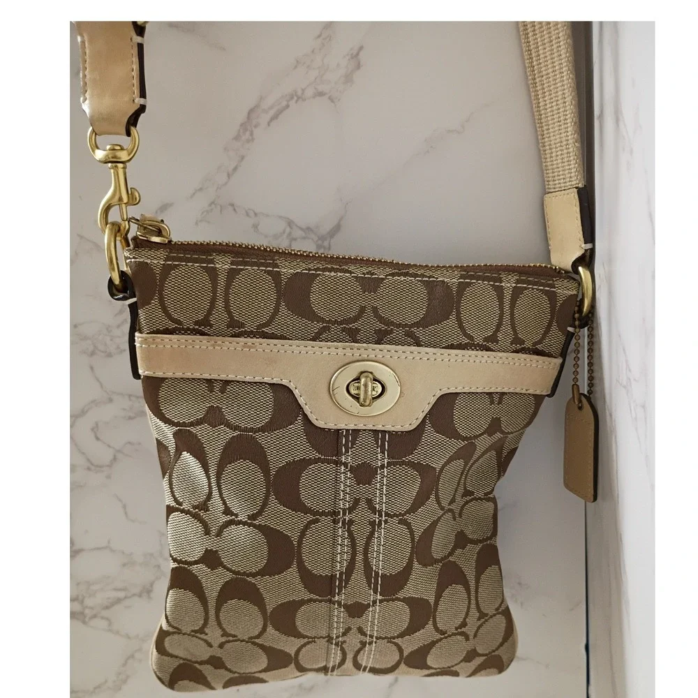 COACH Hampton Vintage Signature Swingpack Crossbody Bag - EUC